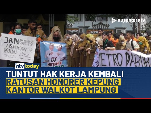 Youtube Thumnail image of : Aksi Ratusan Honorer Kepung Kantor Wali Kota Metro Lampung, Tuntut Pekerjaan Kembali | NTV TODAY