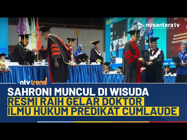 Youtube Thumnail image of : Ahmad Sahroni Tiba-Tiba Muncul di Acara Wisuda, Resmi Raih Gelar Doktor Ilmu Hukum Predikat Cumlaude