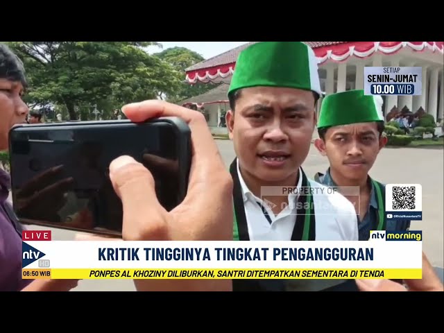 Youtube Thumnail image of : Ricuh di HUT Kabupaten Serang ke-499! Mahasiswa Jebol Gerbang Kantor Bupati | MORNING