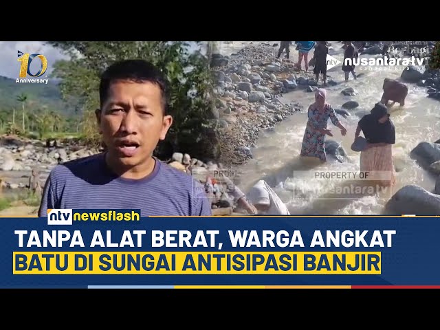 Youtube Thumnail image of : Antisipasi Banjir, Warga Padang Terpaksa Angkat Batu Manual di Sungai Tanpa Alat Berat | NEWSFLASH