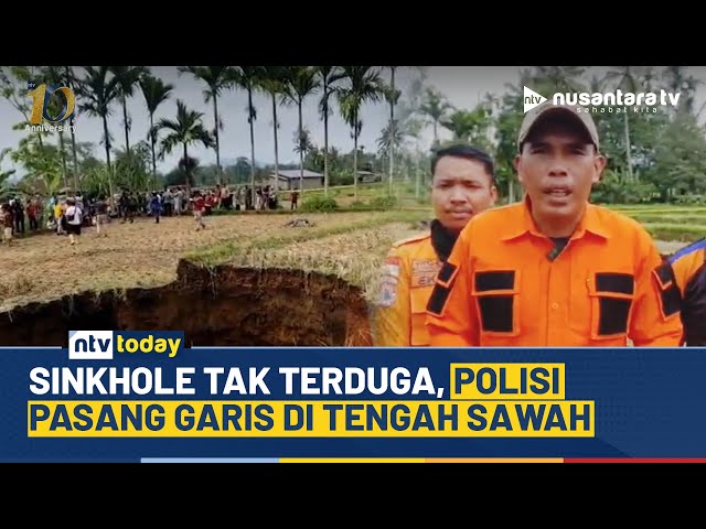 Youtube Thumnail image of : Polisi Pasang Garis Pengaman di Lokasi Tanah Amblas Kabupaten Lima Puluh Kota | NTV TODAY